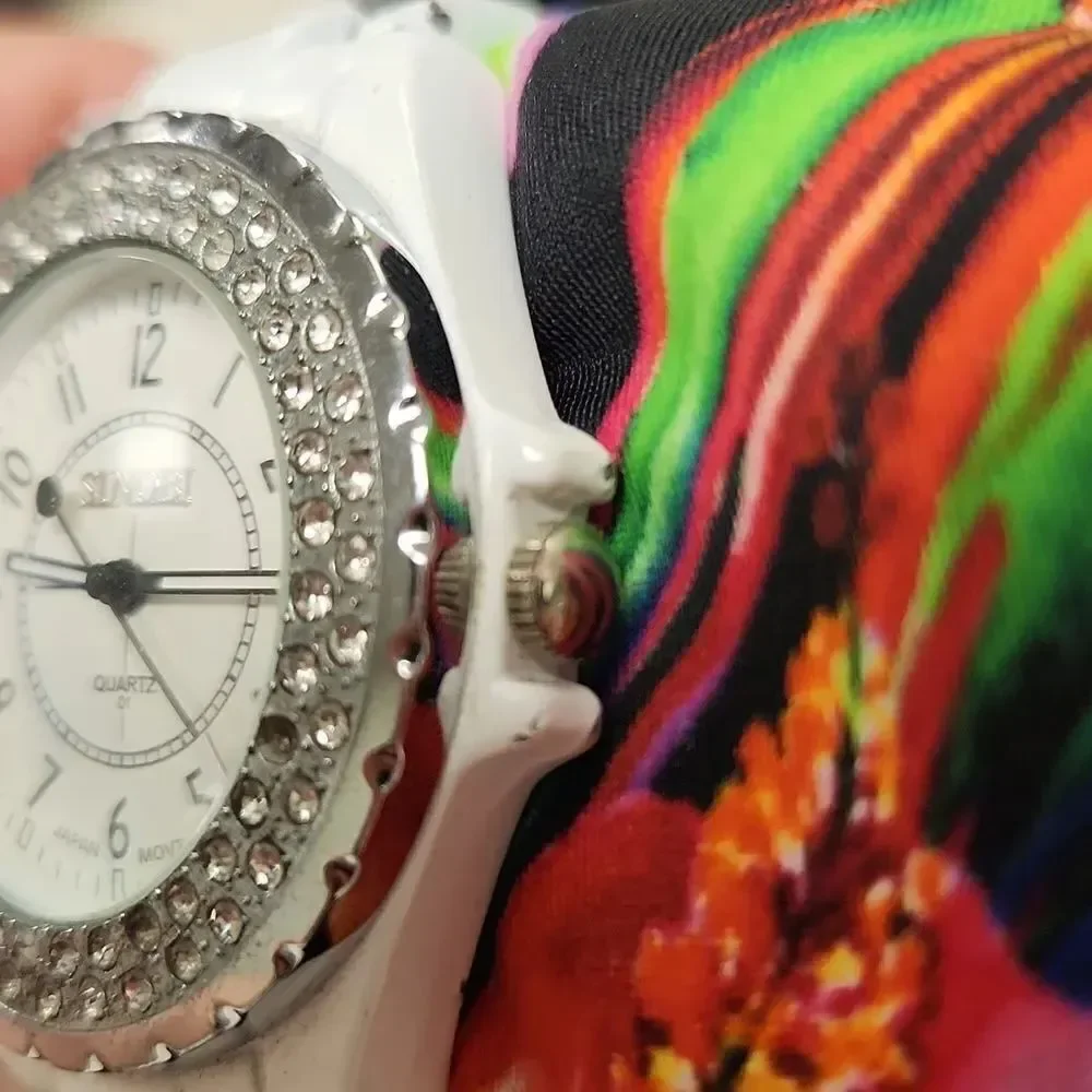 SINOBI Quartz Rhinestone Water Resistance Watch